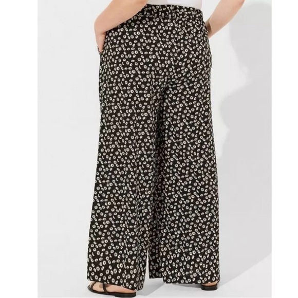 •Torrid• NWT Wide Leg Daisy Ditsy Floral Pants - Size 4X Short - Picture 7 of 12